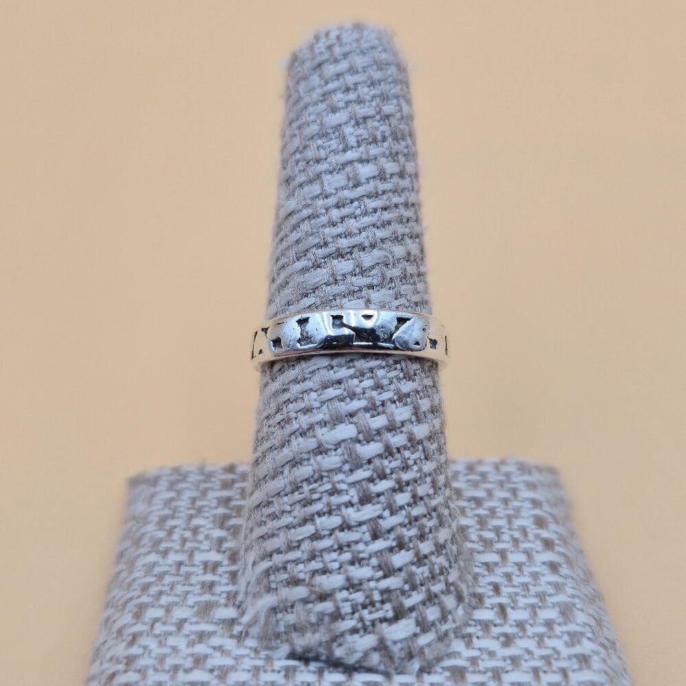 Size 7.75 Sterling Silver Worn Footprint Pattern Band Ring A5200